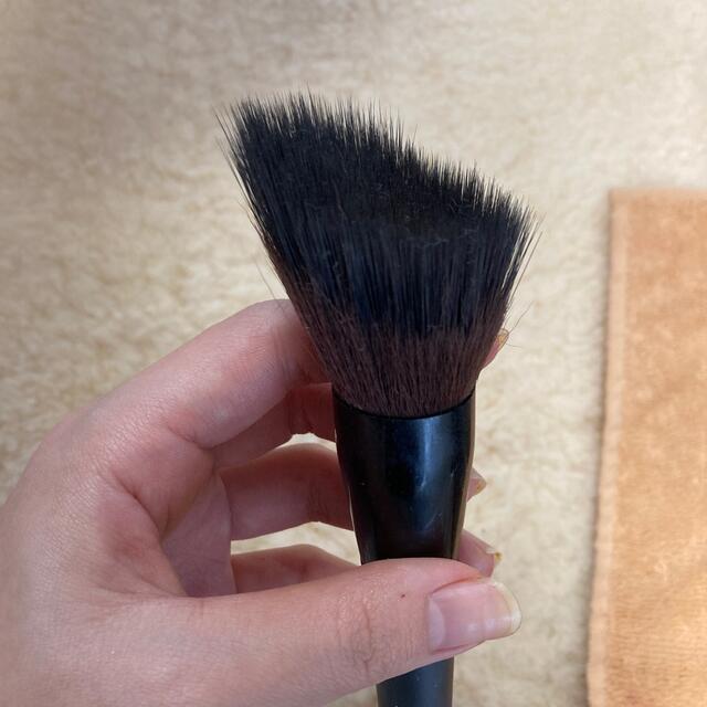 bareMinerals(ベアミネラル)のベアミネラル　チークブラシ コスメ/美容のメイク道具/ケアグッズ(チーク/フェイスブラシ)の商品写真