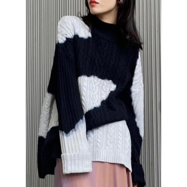 Ameri VINTAGE(アメリヴィンテージ)のAmeri◆TIE-DYE CABLE KNIT TOP ブラック レディースのトップス(ニット/セーター)の商品写真