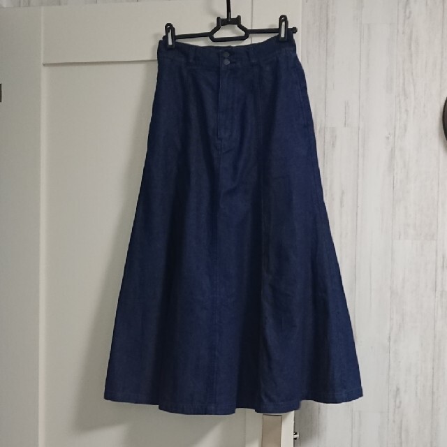 UNIQLO(ユニクロ)のユニクロ＊ロングスカート デニム ネイビー 64 レディースのスカート(ロングスカート)の商品写真