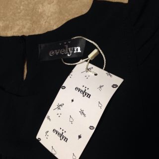 エブリン(evelyn)のエブリンのトップス新品、再値下げ！！！(シャツ/ブラウス(半袖/袖なし))