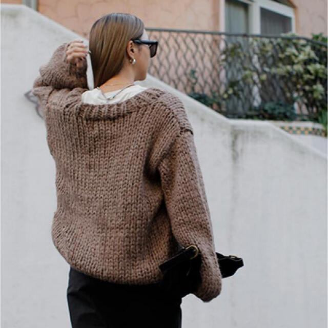 room306 CONTEMPORARY(ルームサンマルロクコンテンポラリー)のLoose V Lowgauge Knit レディースのトップス(ニット/セーター)の商品写真