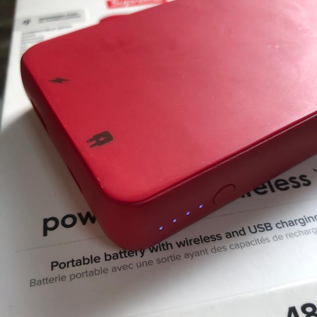 Supreme(シュプリーム)のSupreme mophie powerstation wireless XL スマホ/家電/カメラのスマートフォン/携帯電話(バッテリー/充電器)の商品写真