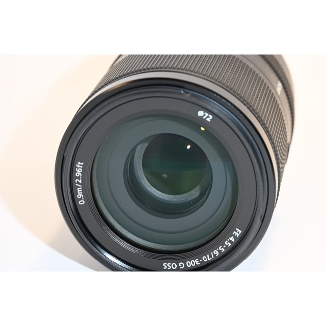 SONY(ソニー)の美品　SONY SEL70300G 70-300mm（フィルター付） スマホ/家電/カメラのカメラ(レンズ(ズーム))の商品写真