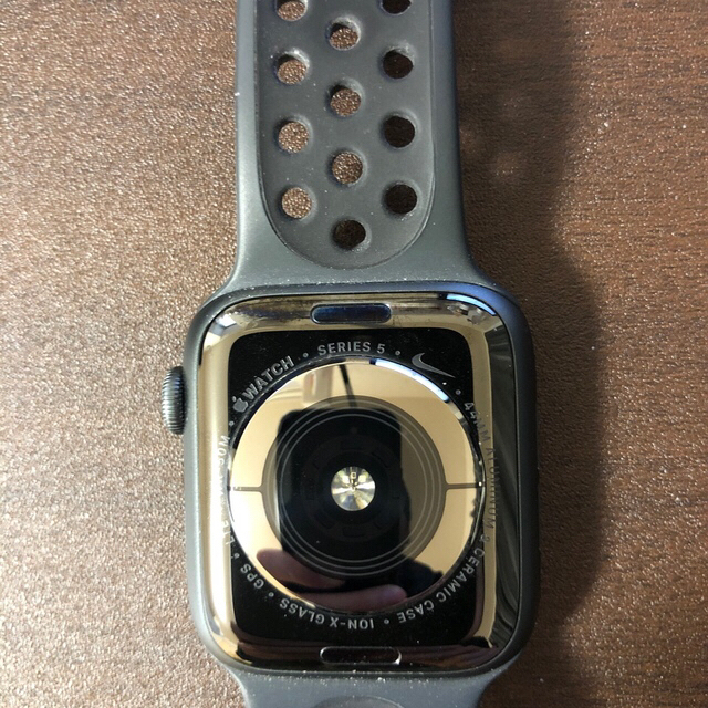 Apple(アップル)の[美品]AppleWatch NikeSeries5(GPS+Cellular) メンズの時計(腕時計(デジタル))の商品写真