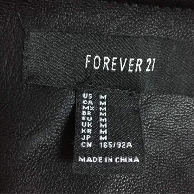 FOREVER 21(フォーエバートゥエンティーワン)のペプラムレザージャケット レディースのジャケット/アウター(ライダースジャケット)の商品写真