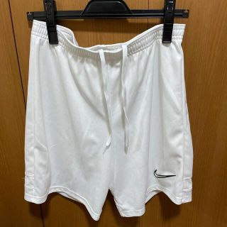 ナイキ(NIKE)の新品　NIKE 白ハーフパンツ　M    サッカー、ハンドボール(ウェア)