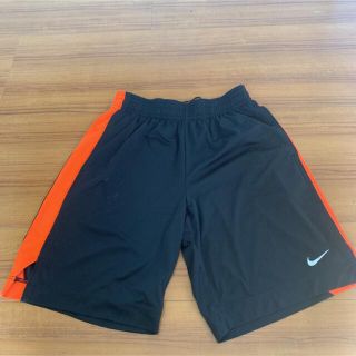 ナイキ(NIKE)のNIKE ナイキ ハーフパンツ　M(トレーニング用品)