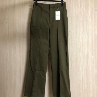 レプシィム(LEPSIM)の【新品】春服　LEPSIMフレアチノパンツ(チノパン)