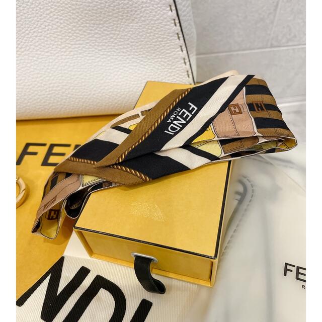 FENDI ピーカブーエッセンシャリーホワイト