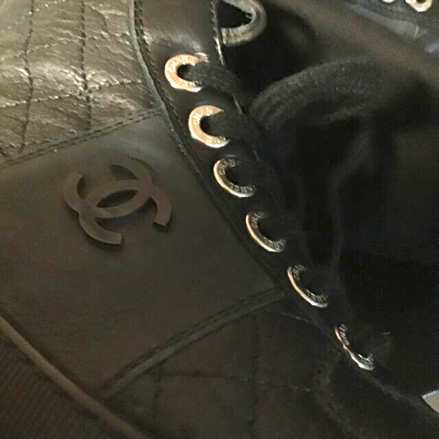 CHANEL(シャネル)の最終価格❣️未使用❣️シャネルマトラッセスニーカー❣️ レディースの靴/シューズ(スニーカー)の商品写真