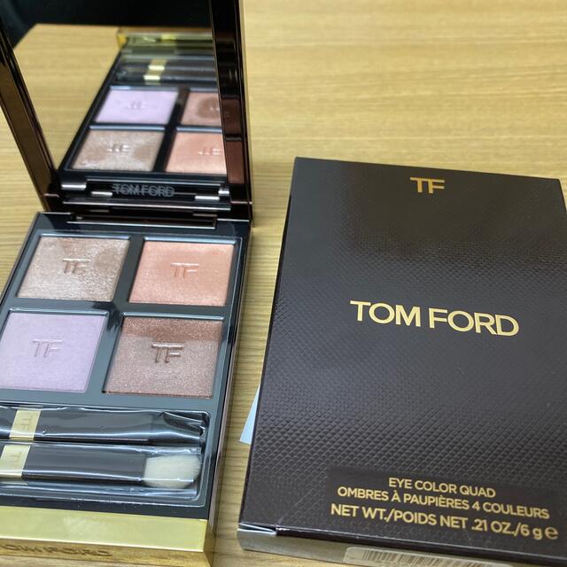 TOM FORD(トムフォード)の数回使用　トムフォード　アイカラークォード33     ローズプリズム　限定色 コスメ/美容のベースメイク/化粧品(アイシャドウ)の商品写真