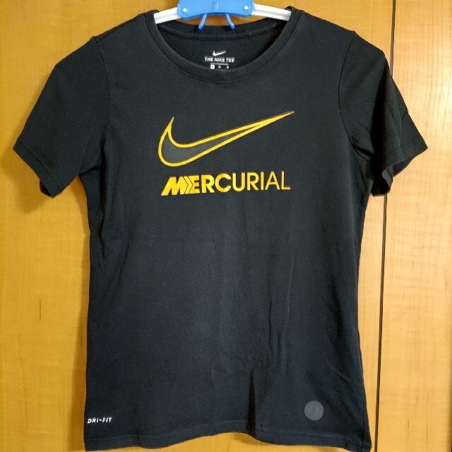 NIKE(ナイキ)のナイキキッズTシャツMサイズ キッズ/ベビー/マタニティのキッズ服男の子用(90cm~)(Tシャツ/カットソー)の商品写真