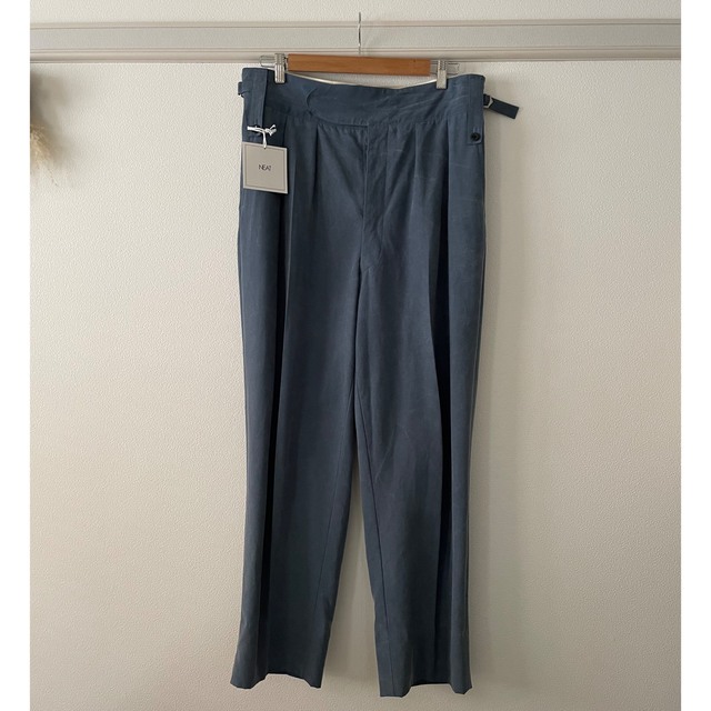 COMOLI(コモリ)のNEAT beltless CELLULOSE NIDOM -Blue Gray メンズのパンツ(スラックス)の商品写真