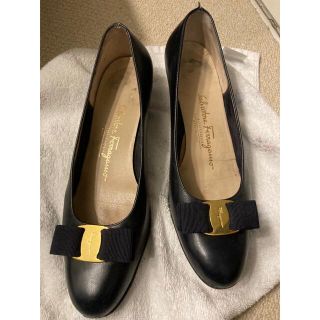 サルヴァトーレフェラガモ(Salvatore Ferragamo)のフェラガモ　Salvatore Ferragamo VARAリボン パンプス(ハイヒール/パンプス)