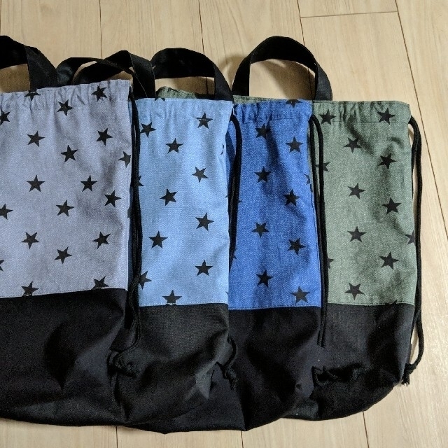 ナップサック型☆お着替え袋（ネイビー×黒の星） ハンドメイドのキッズ/ベビー(バッグ/レッスンバッグ)の商品写真