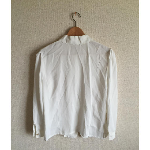 Lochie(ロキエ)のビンテージ 刺繍ホワイトシャツ レディースのトップス(シャツ/ブラウス(長袖/七分))の商品写真