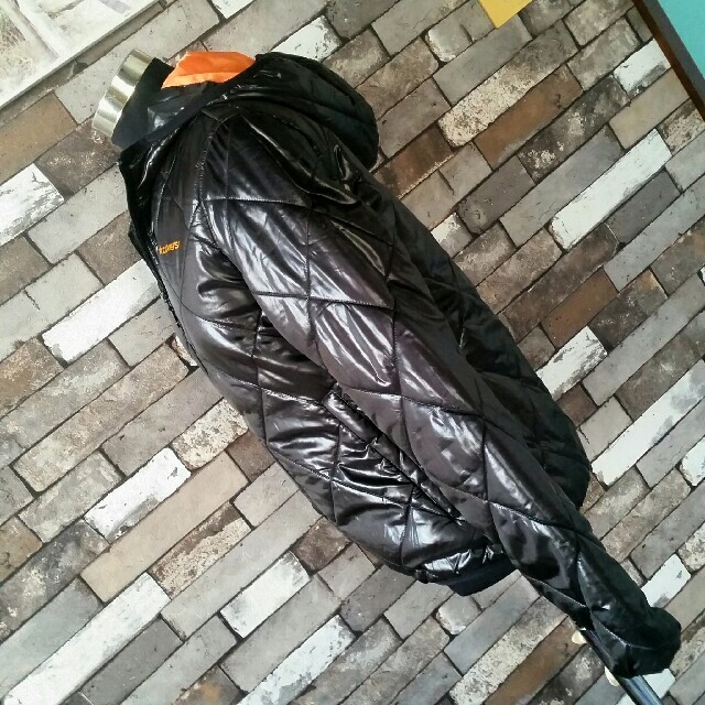 CONVERSE(コンバース)の黒　オレンジ　ナイロンジャケット　コンバース レディースのジャケット/アウター(ナイロンジャケット)の商品写真