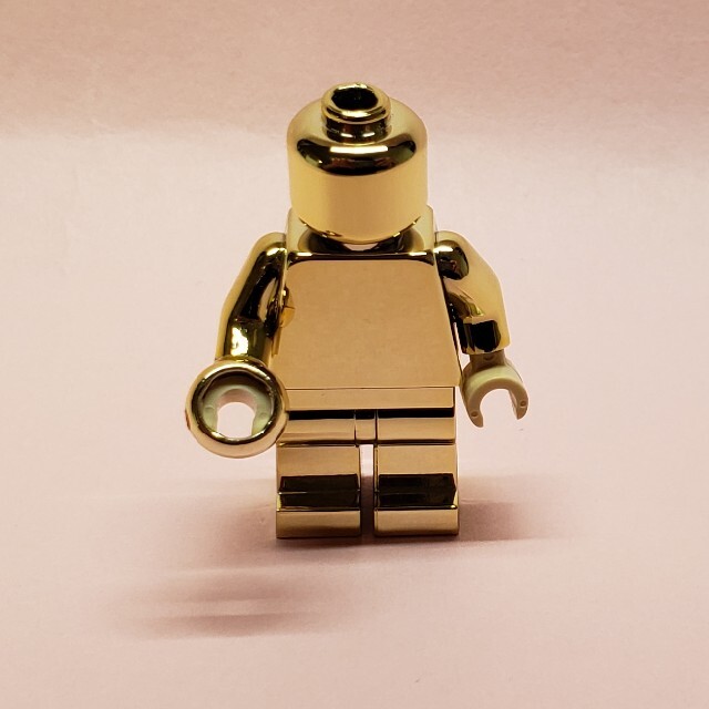 Lego(レゴ)のレゴミニフィギュア　ゴールド色 キッズ/ベビー/マタニティのおもちゃ(積み木/ブロック)の商品写真