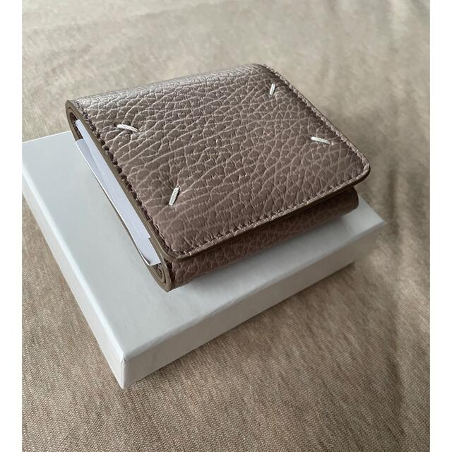 Maison Martin Margiela(マルタンマルジェラ)の21AW新品 メゾン マルジェラ エンベロープ 折り財布 レディース Mauve レディースのファッション小物(財布)の商品写真