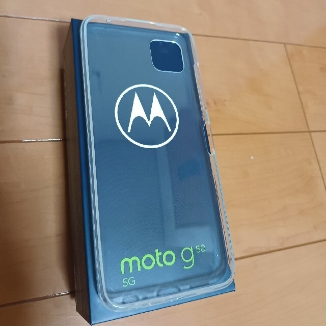 Motorola(モトローラ)のmoto  g50 　純正ケース＆イヤホン スマホ/家電/カメラのオーディオ機器(ヘッドフォン/イヤフォン)の商品写真