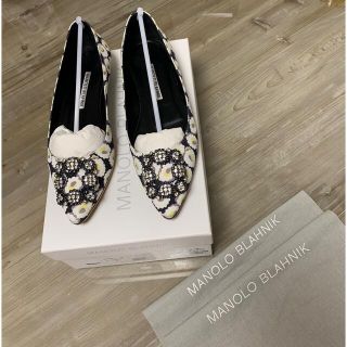 マノロブラニク(MANOLO BLAHNIK)のマノロブラニク ハンギシ フラットパンプス 37 used美品(バレエシューズ)