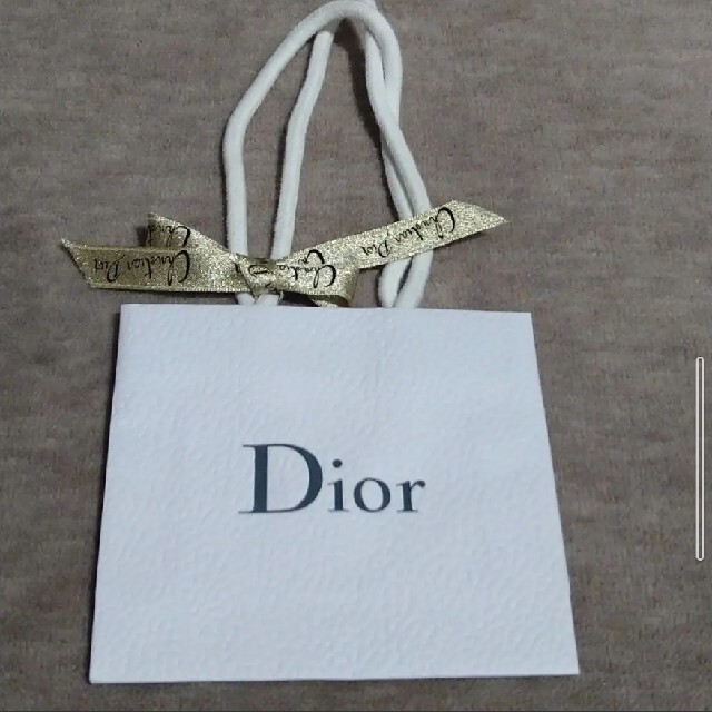 Dior(ディオール)のDior　ショッパー　ホリデー限定　２枚セット＋ゴールドリボンショッパーおまとめ レディースのバッグ(ショップ袋)の商品写真