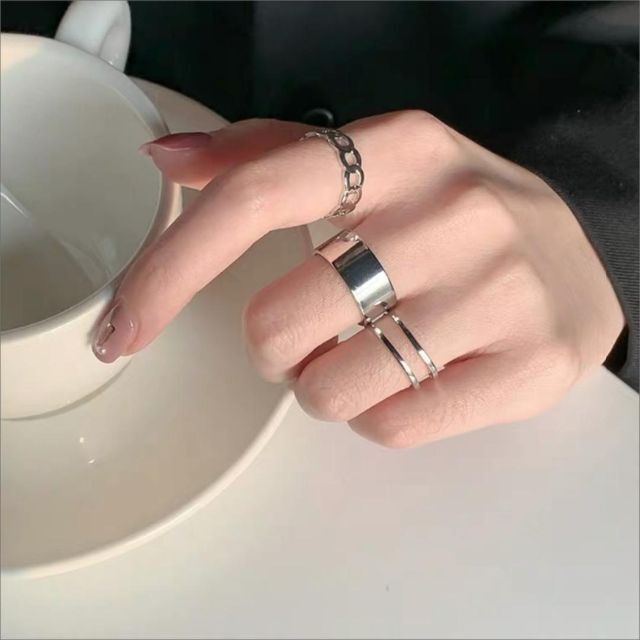 シルバーリング　3点セット　指輪　フリーサイズ　韓国　メンズ　ユニセックス メンズのアクセサリー(リング(指輪))の商品写真
