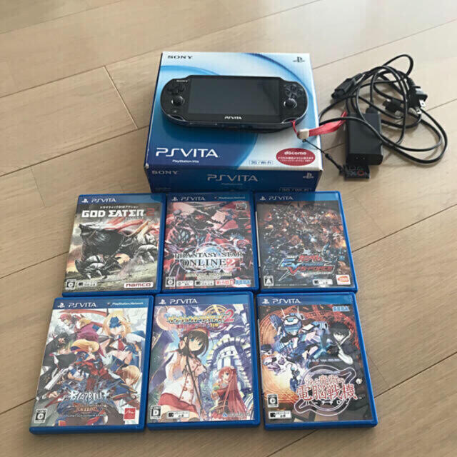 SONY(ソニー)のPS vita 有機ELモデル エンタメ/ホビーのゲームソフト/ゲーム機本体(家庭用ゲーム機本体)の商品写真