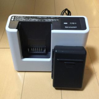 シャープ(SHARP)のシャープ　SHARP 掃除機　バッテリー　充電器（BY-5SB、R1ACE）(掃除機)