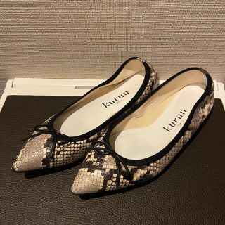 トリーバーチ(Tory Burch)の【最終値下】kurunTOKYOバレエシューズ/パイソン/23cm(バレエシューズ)