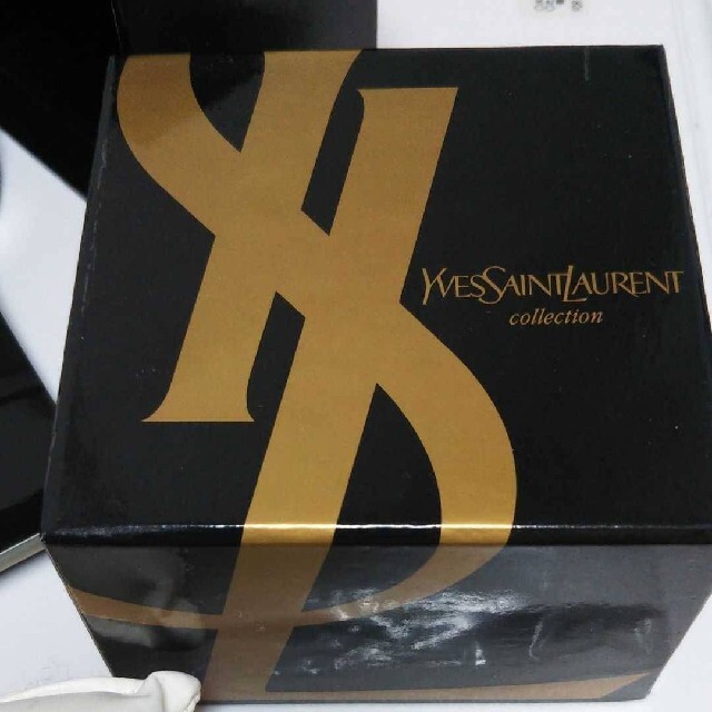 Yves Saint Laurent Beaute(イヴサンローランボーテ)の廃盤  YVES SAINT LAURENT イヴ・サンローラン 時計 ピンク レディースのファッション小物(腕時計)の商品写真