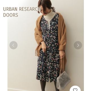 アーバンリサーチドアーズ(URBAN RESEARCH DOORS)のアーバンリサーチドアーズ ダークフラワーガウンワンピース 花柄(ロングワンピース/マキシワンピース)