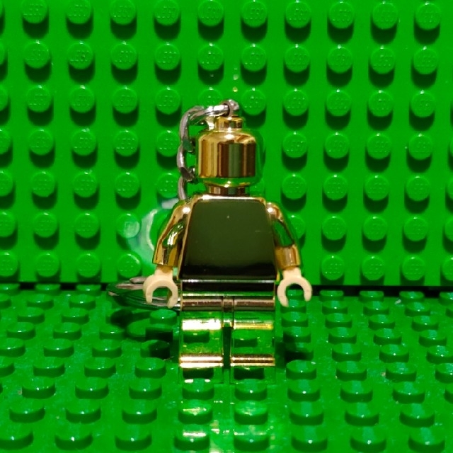 Lego(レゴ)のLEGO キーホルダー ゴールド メタリック エンタメ/ホビーのおもちゃ/ぬいぐるみ(その他)の商品写真