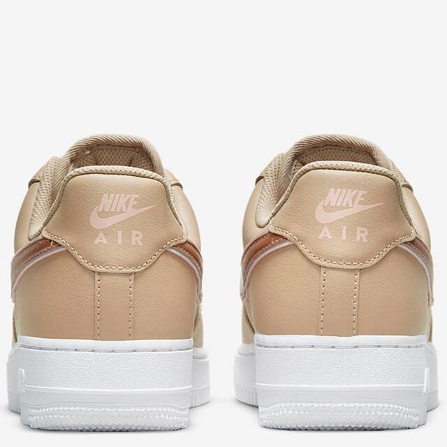 NIKE(ナイキ)のWMNS AIR FORCE 1 07 ウィメンズ エア フォース 1 07 レディースの靴/シューズ(スニーカー)の商品写真