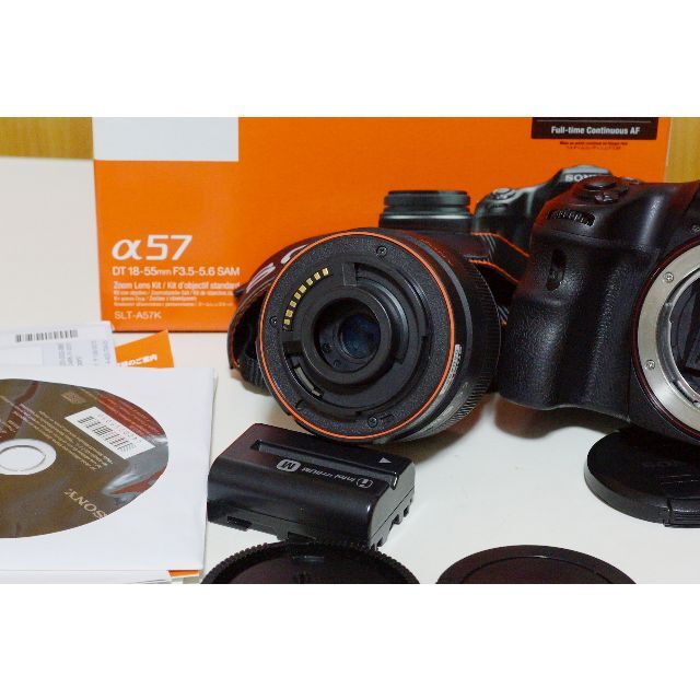 Sony一眼レフα57と標準レンズ スマホ/家電/カメラのカメラ(デジタル一眼)の商品写真