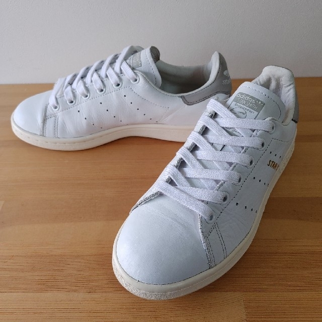 adidas(アディダス)のadidas / stan smith / gray / 23cm レディースの靴/シューズ(スニーカー)の商品写真