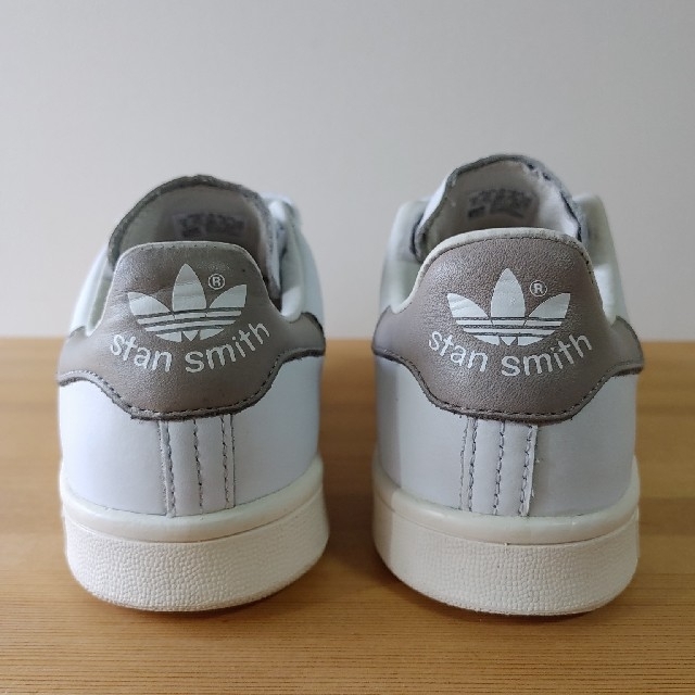 adidas(アディダス)のadidas / stan smith / gray / 22cm レディースの靴/シューズ(スニーカー)の商品写真