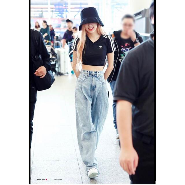 アレキサンダーワン blackpink rose愛用。ロゼ着 デニムワイドパンツ