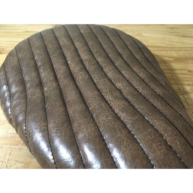 大特価!! 送料無料 ソロシート ピリオン オフホワイト タックロール