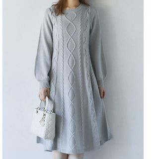 トッコ(tocco)の美品【tocco closet】後ろレースアップケーブル編みニットワンピース(ひざ丈ワンピース)