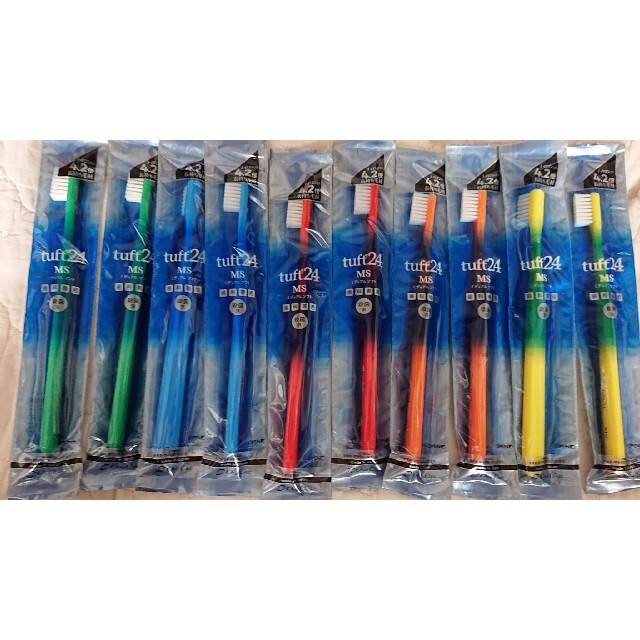タフト24 ミディアムソフト 歯科専用 歯ブラシ カラーアソート10本セット コスメ/美容のオーラルケア(歯ブラシ/デンタルフロス)の商品写真