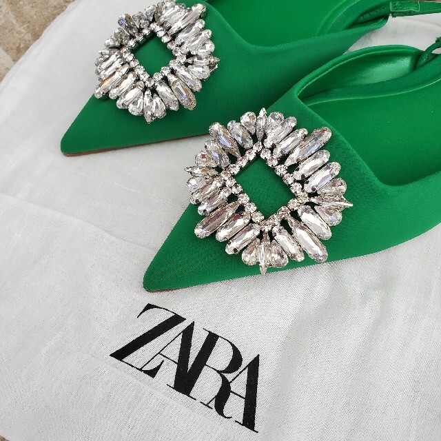 ZARA(ザラ)のZARA ラインストーン フラットミュール レディースの靴/シューズ(ミュール)の商品写真