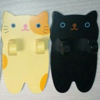 どれか1つ!シロ☆クロ★タマ2連キーフック木製ネコ鍵ねこ招き猫cats(玄関収納)
