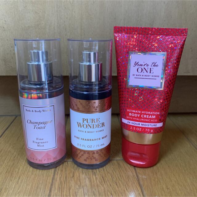 Bath & Body Works(バスアンドボディーワークス)の【新品未使用】バスアンドボディワークス　スプレー＆クリーム コスメ/美容のボディケア(ボディクリーム)の商品写真