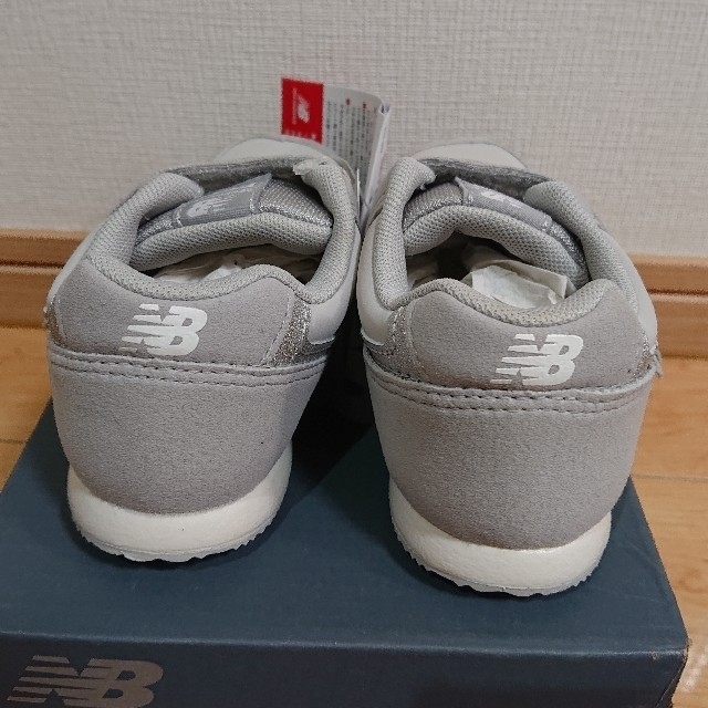 New Balance(ニューバランス)の新品 ニューバランス FS996GUI グレーシルバー 16cm キッズ/ベビー/マタニティのキッズ靴/シューズ(15cm~)(スニーカー)の商品写真