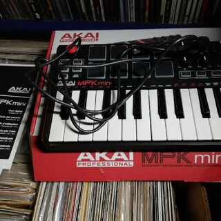 AKAI MPK mini(MIDIコントローラー)