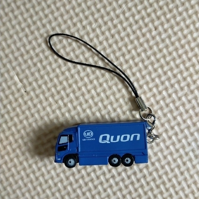 UD TRUCKS  Quonストラップ エンタメ/ホビーのおもちゃ/ぬいぐるみ(ミニカー)の商品写真