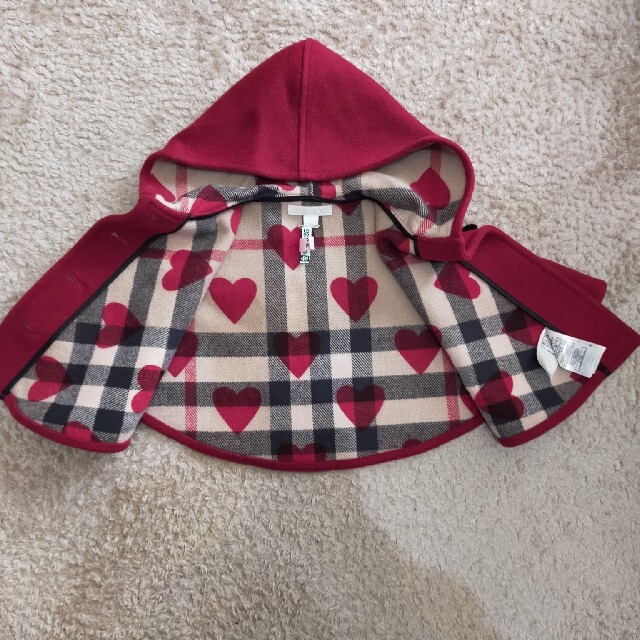 BURBERRY(バーバリー)のBURBERRY　ハート柄ポンチョ キッズ/ベビー/マタニティのキッズ服男の子用(90cm~)(ジャケット/上着)の商品写真