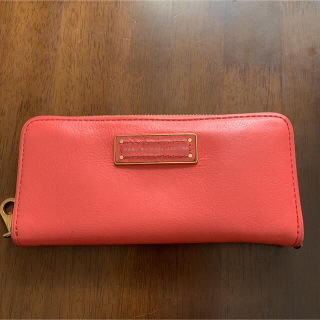 MARC BY MARC JACOBS(マークバイマークジェイコブス)の長財布 marc by marc jacobs ラウンドファスナー 中古品 レディースのファッション小物(財布)の商品写真