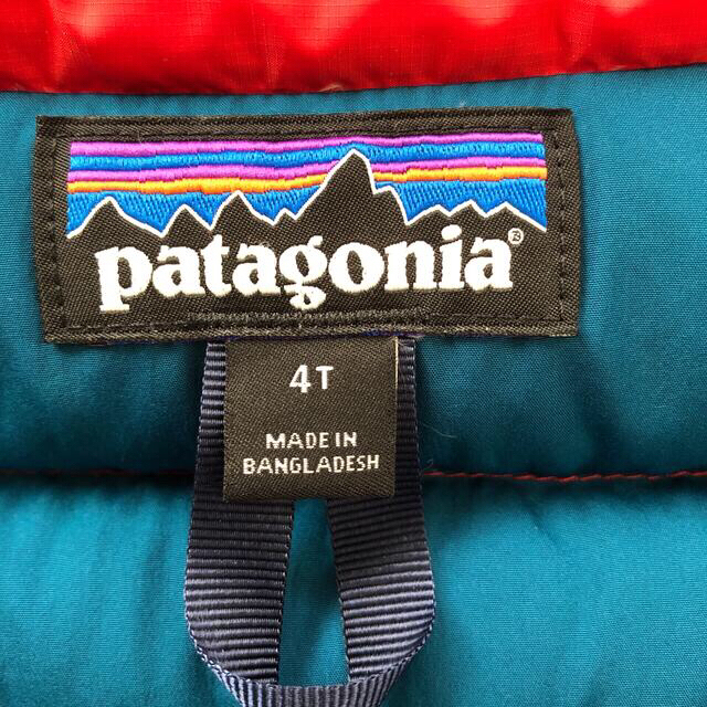 patagonia(パタゴニア)のパタゴニア4Tダウン キッズ/ベビー/マタニティのキッズ服男の子用(90cm~)(ジャケット/上着)の商品写真